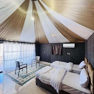 Camera con letto king size